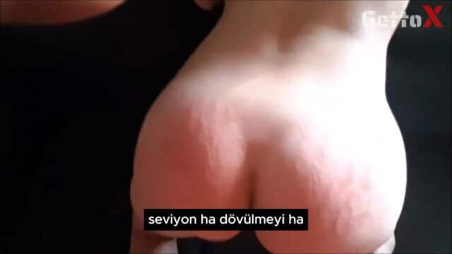 Tokatlayarak sert sikti götüm kıpkırmızı oldu